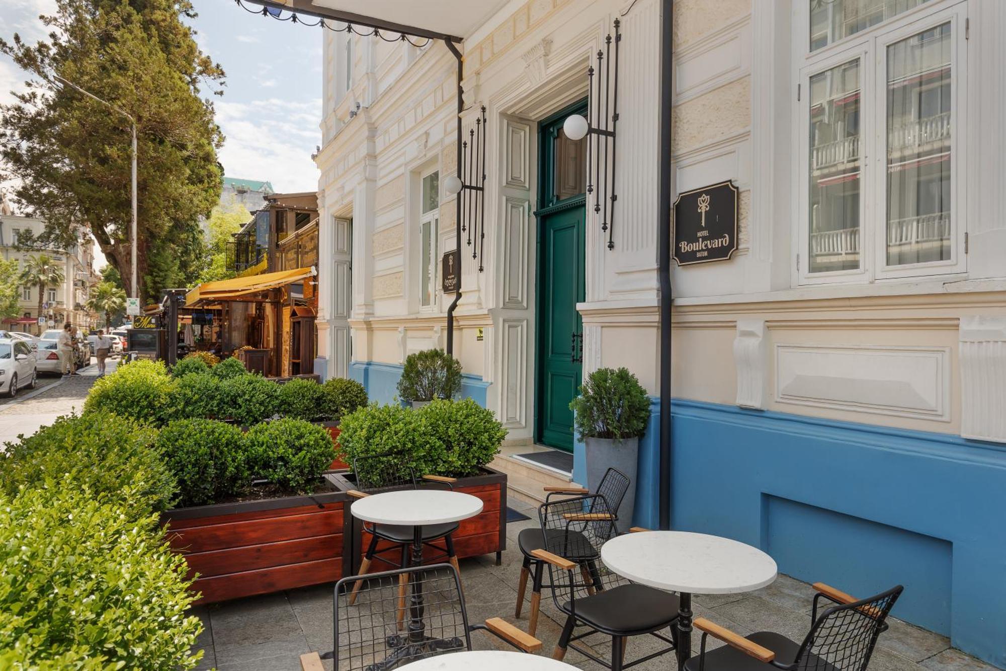 Отель Boulevard Батуми Экстерьер фото